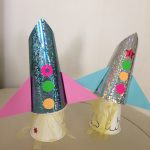 紙コップとキラキラ折り紙でかっこいいロケットを作ろう